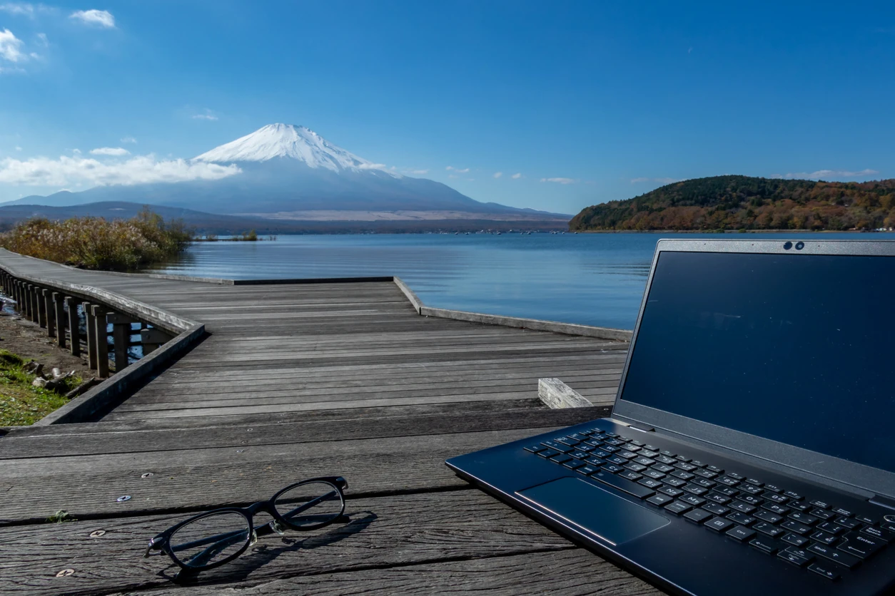 Remote working at the foot of mount Fuji